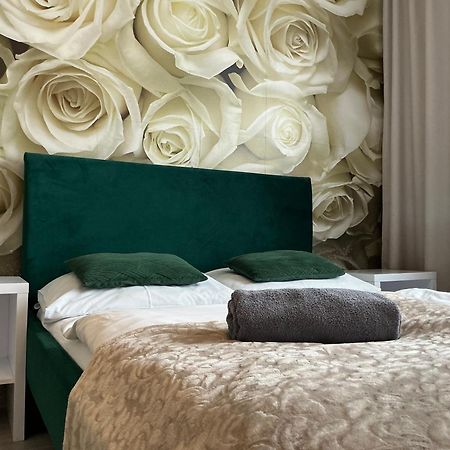 Hostel Przed Switem Gorzow Wielkopolski Ngoại thất bức ảnh