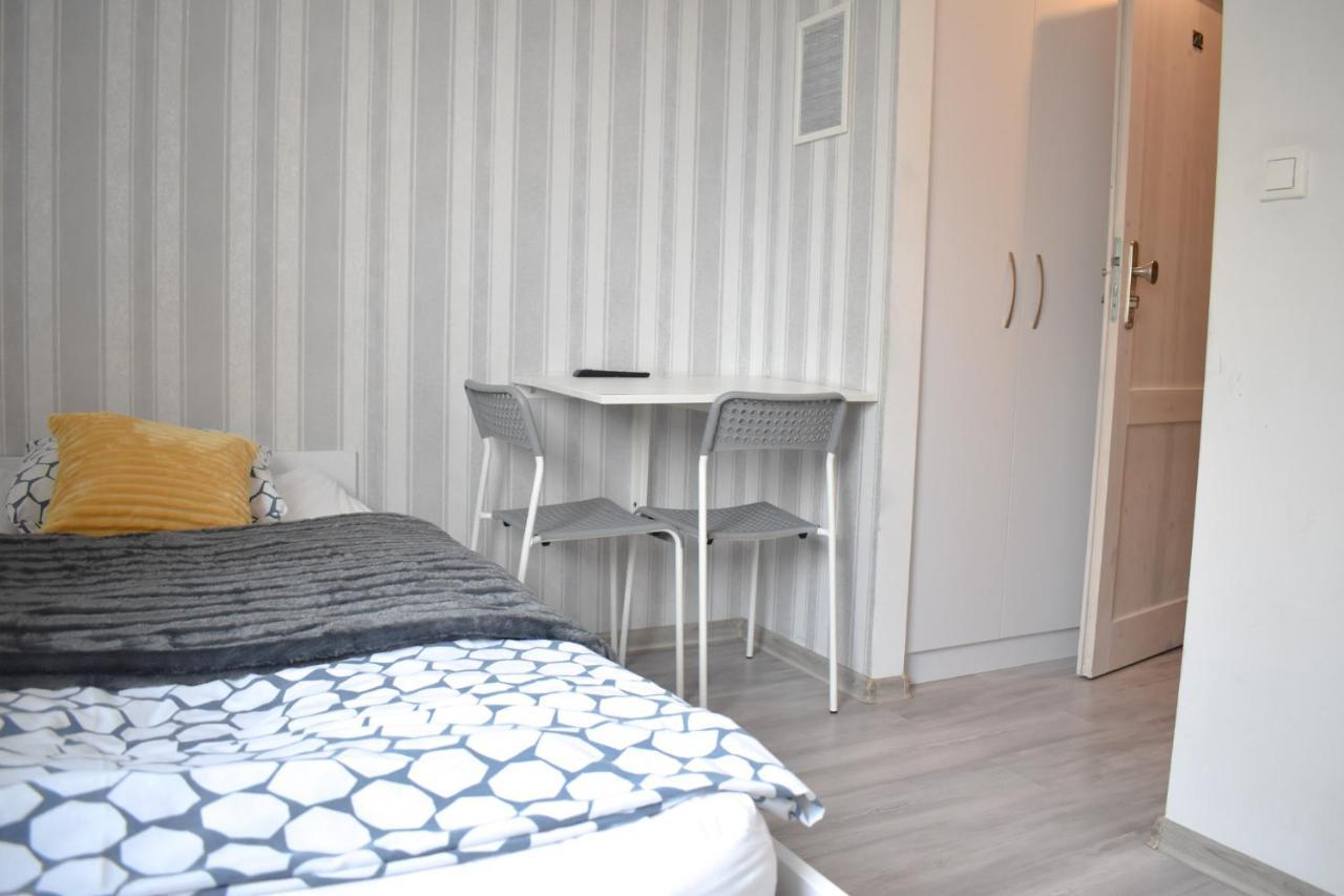Hostel Przed Switem Gorzow Wielkopolski Ngoại thất bức ảnh