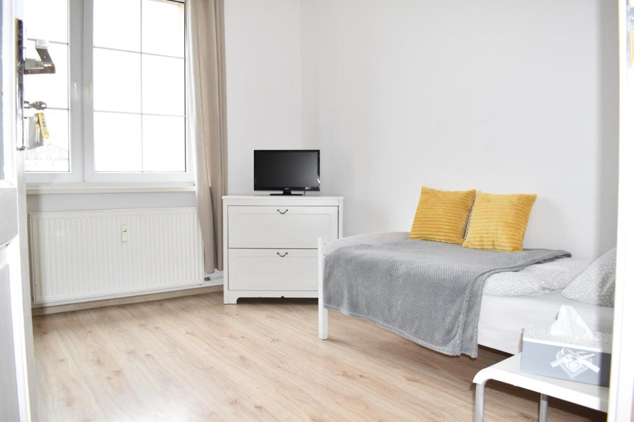 Hostel Przed Switem Gorzow Wielkopolski Ngoại thất bức ảnh